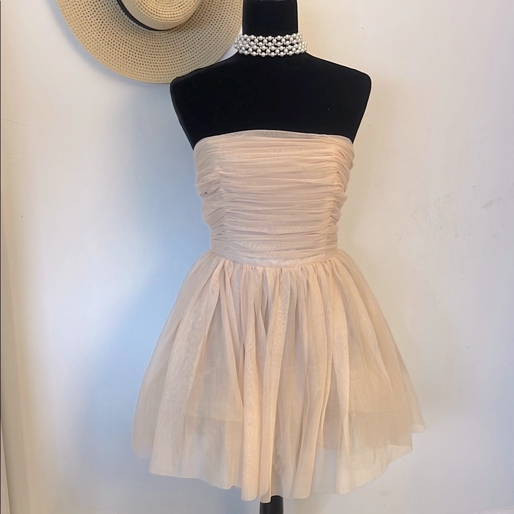 Forever 21 Strapless Nude Tulle Mini Dress Size Small Ruched Bodice Cocktail